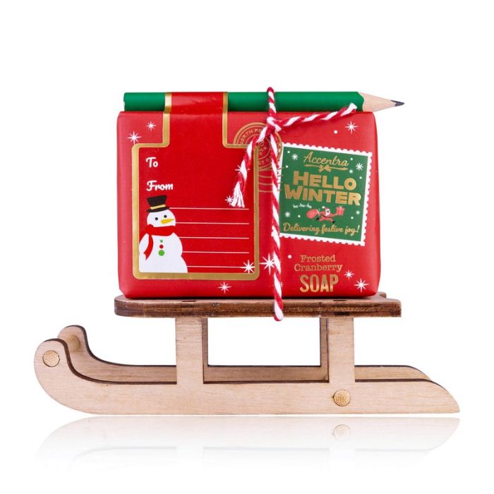 Bath set με σαπούνι Frosted Cranberry 100g σε ξύλινο έλκηθρο & 1 μολύβι, Hello Winter - Accentra